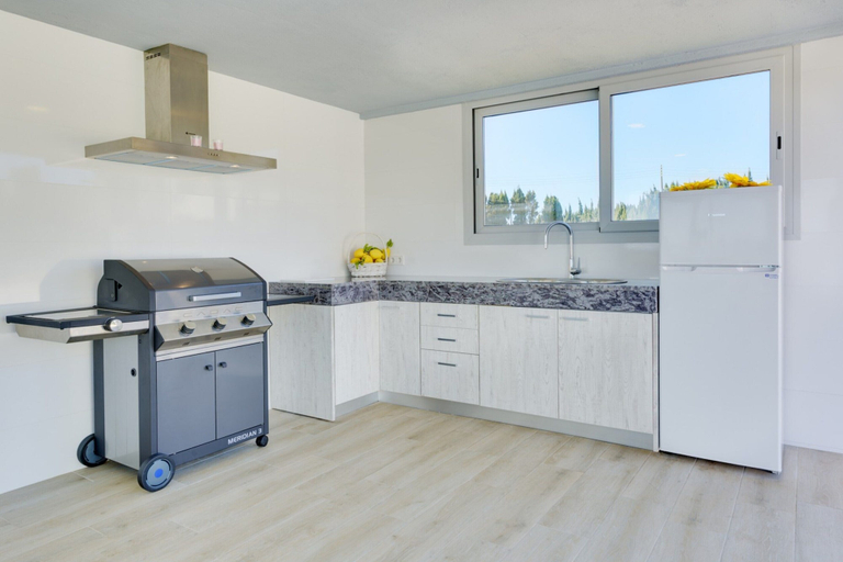 Private kitchen 3, Villa in Mallorca With Private Pool & Jacuzzi, Baleares
