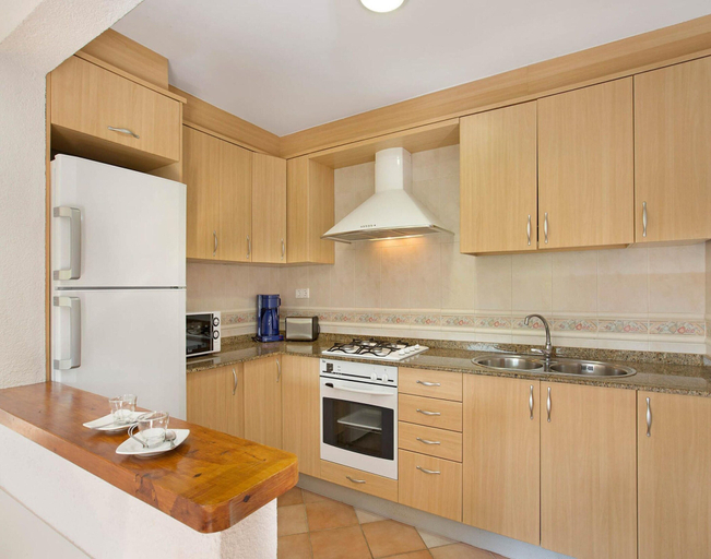 Private kitchen 4, 4 Bedroom House With Private Pool, Girona