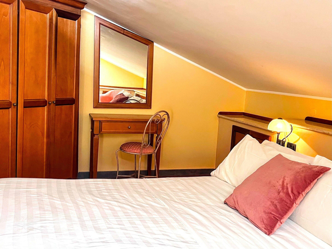 Room 3, Roman Base Near Marco Simone Golf Course, Rome