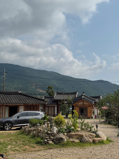 Exterior & Views 2, Jukrokjungsa hanokstay, Gurye