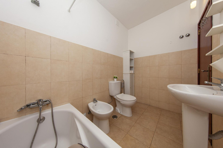 Others 3, B77 - Im on Avenida Apartment in Lagos, Lagos