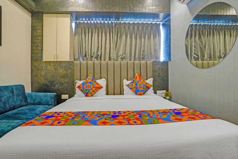 Room 4, Fabhotel Blu Rooms, Surat