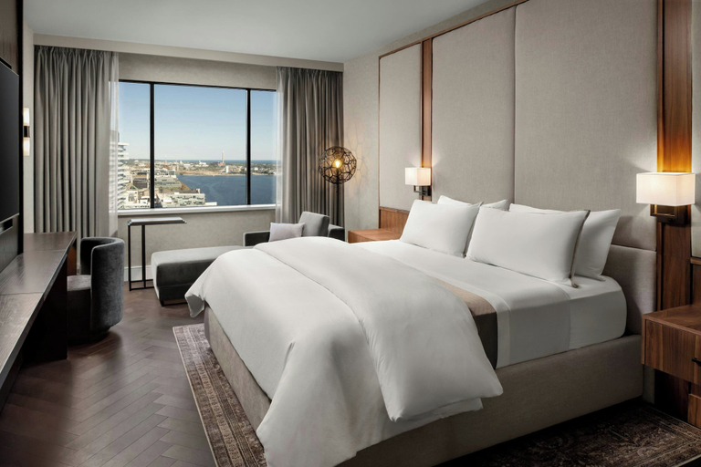 Bedroom 3, The Westin Harbour Castle, Toronto, Toronto