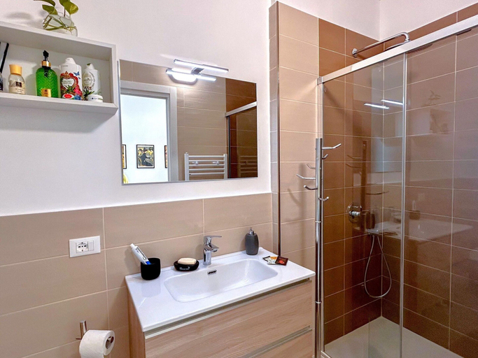 Bathroom 4, Apartment in Sicily with Stunning Sea View, Messina