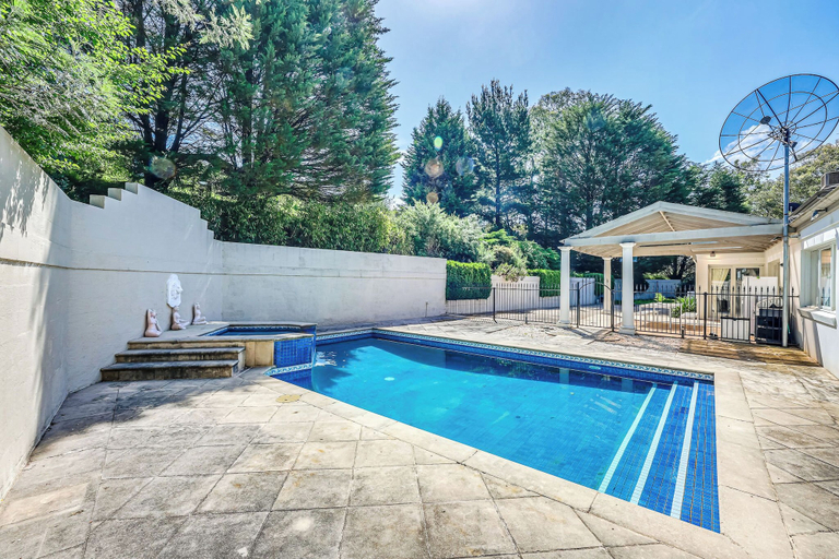 Sport & Beauty, StayAU Expansive 7BR Villa Warrandyte, Manningham - East