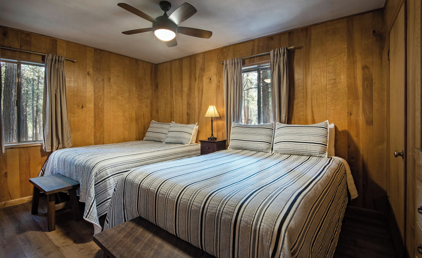 Interior 2, Pine Creek Cabin, Mariposa