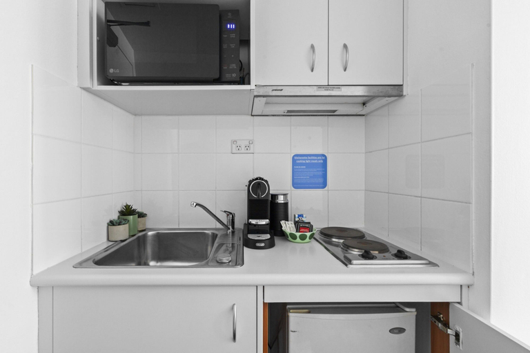 Private kitchen 3, Bright Studio Stay in Central Parramatta, Sydney
