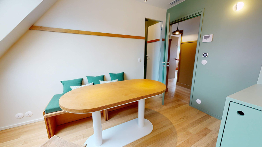 Room 5, Joivy 10 Douai 1BR Velux, Paris