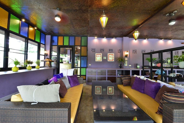 Food & Drinks 5, Baannamping Riverside Village, Hang Dong