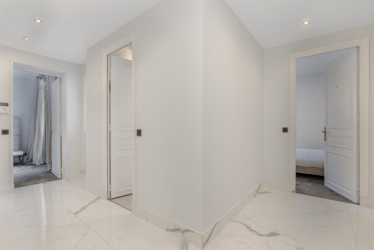 Room 3, The Parisian Beauty in Paris, Paris