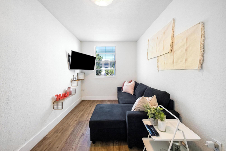 Room 2, Art Deco Gem by the Beach King Bed Parking, Miami-Dade