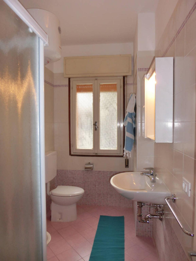 Bathroom, Very Nice Apartment close to the beach - By Beahost Rentals, Venezia
