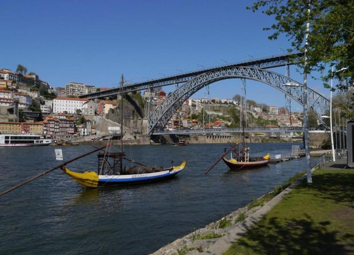 View from property 2, Spacious city apartment with modern amenities, Porto