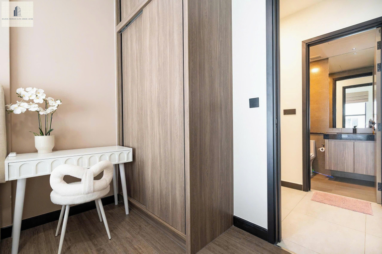 Room 3, Delasol Premier Elite Urban Living, District 4