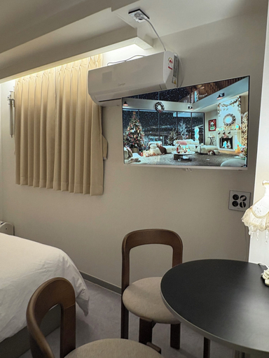 Room 4, Hello Hostel, Jongno