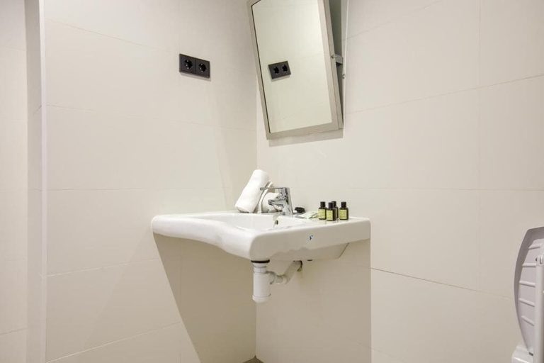 Bathroom 2, Dobo Madrid Nuria, Madrid