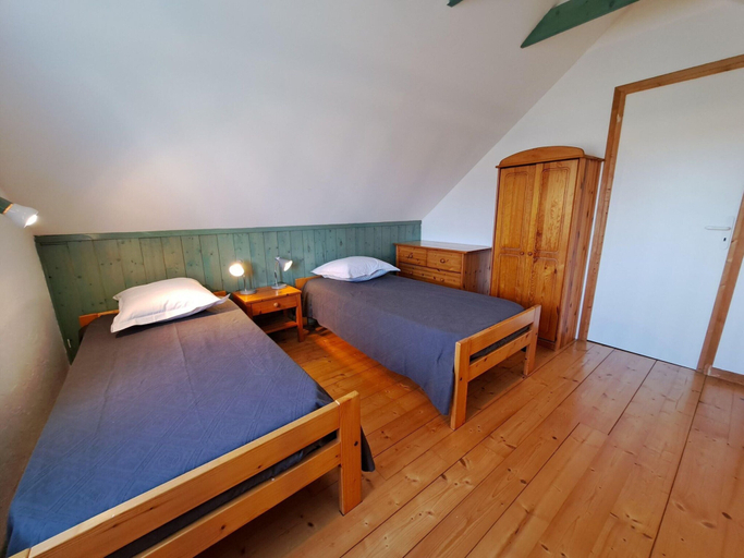 Bedroom 3, Holiday Home in Cleder Near Amiets Beach, Finistère