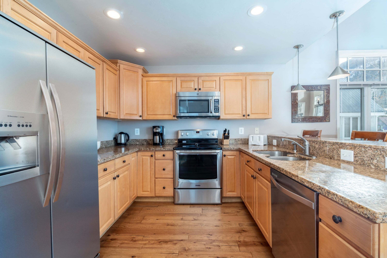 Private kitchen, Box Canyon Basecamp 4 Bedroom Home, San Miguel