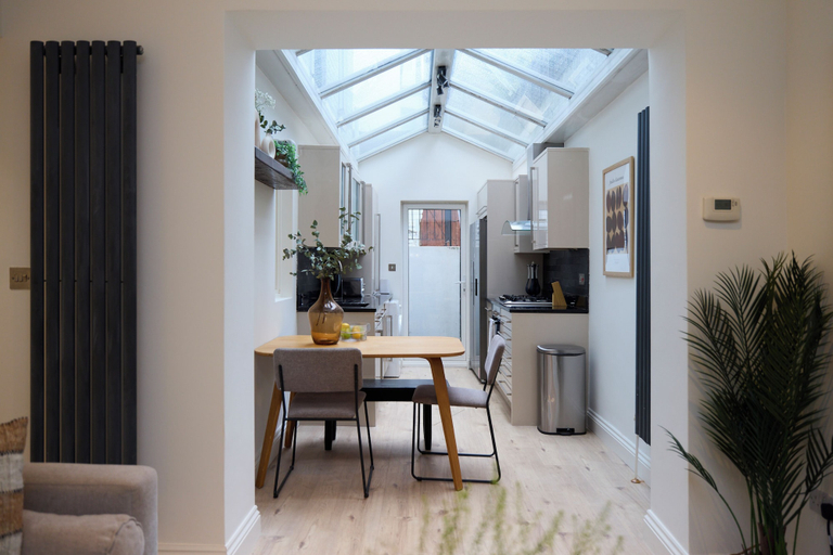 Others 5, The Fulham Patio Apartment, London
