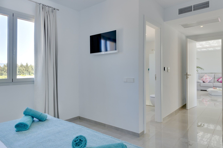 Room 5, Villa in Mallorca With Private Pool & Jacuzzi, Baleares