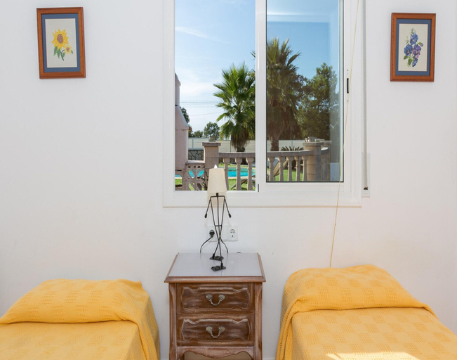 Room 2, Serene Villa With Pool and Outdoor Dining, Girona