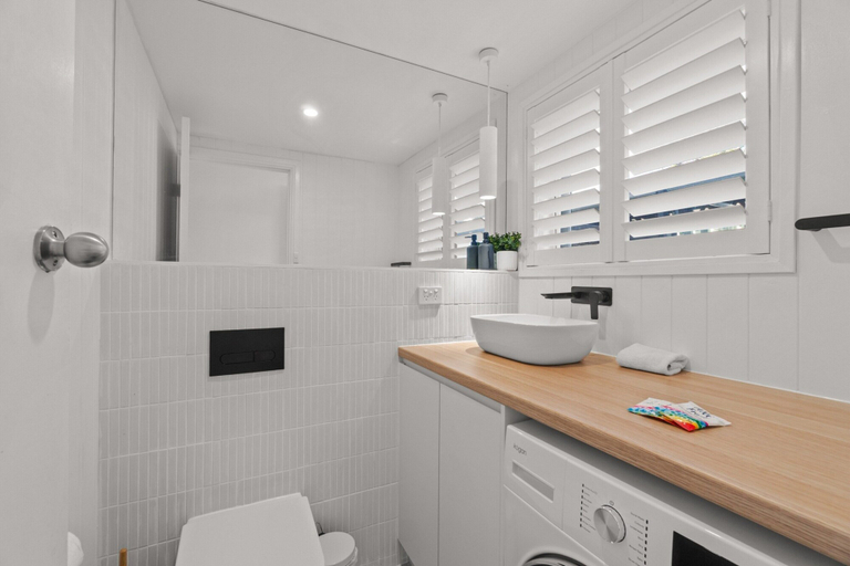 Bathroom 2, Stylish 2-bed Townhouse in Leafy Hyde Park, Adelaide