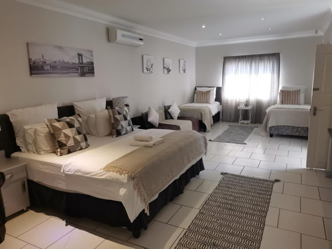 Bedroom 3, Lion Lodge, Mangaung