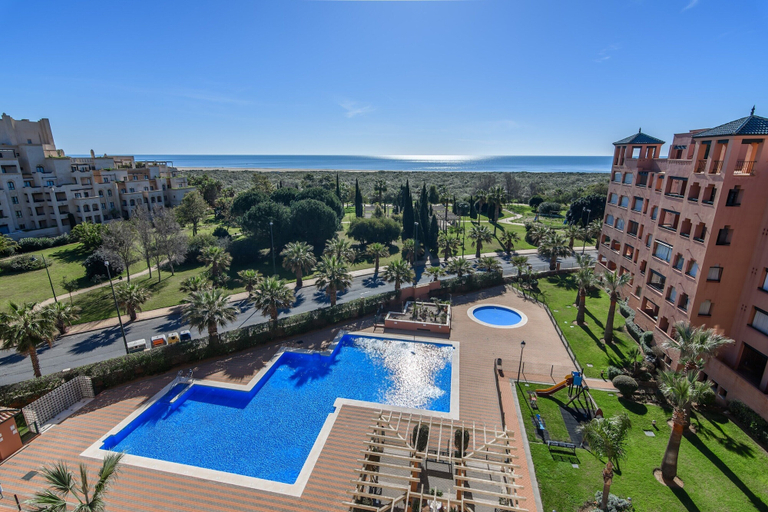 Pool 2, Beachfront Retreat With Jacuzzi, Huelva