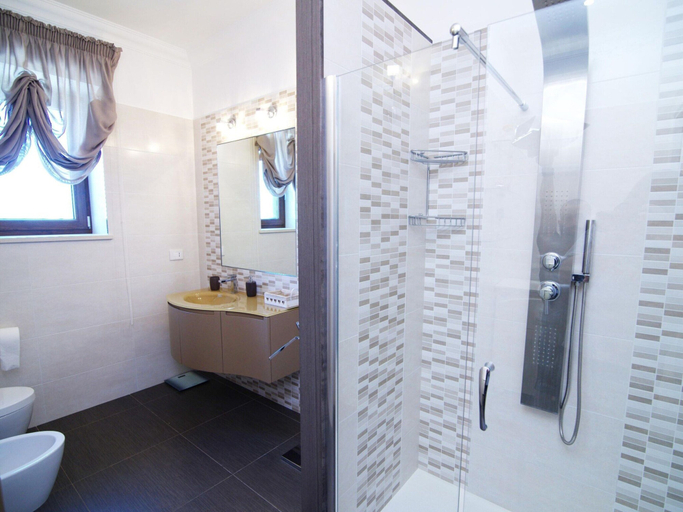 Bathroom 4, Villa in Apulia with Pool and Barbecue, Bari