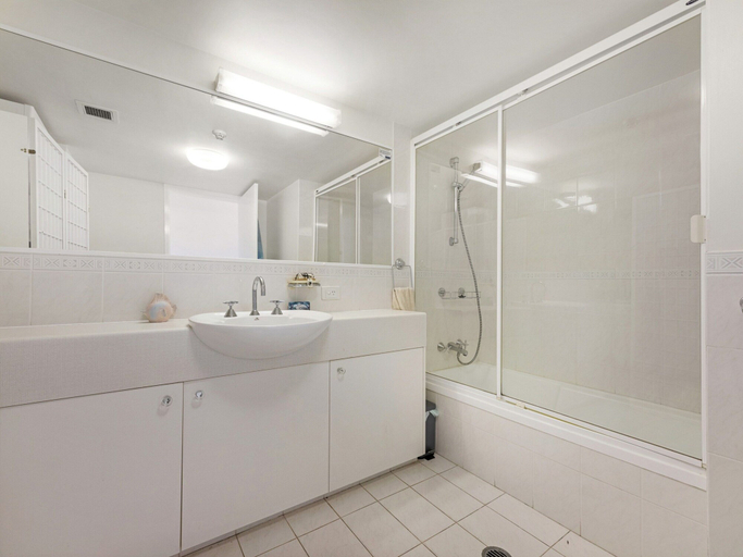 Bathroom 4, Relaxing Getaway Steps Beach With Pool, Hervey Bay - Pt A