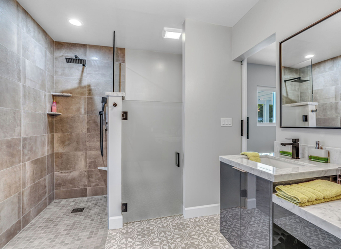 Bathroom 3, Farrell 2, Riverside