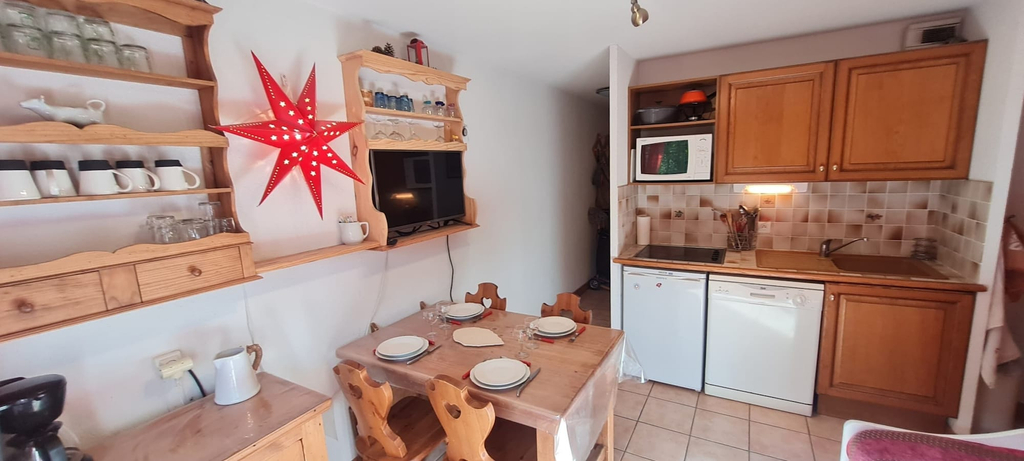 Private kitchen, Apartment in France at Ski Slope's Foot, Isère