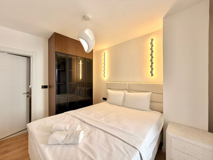 Room 3, Lunamare Apartments