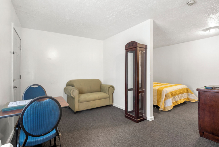 Room 5, Efficiency Lodge Fairburn, Fulton