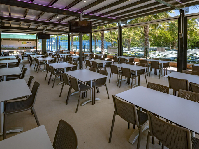 Dining 2, Chalet in Blanes Near the Beach & Pool, Girona