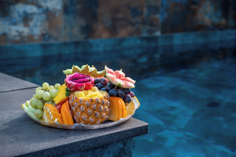 Food & Drinks 4, Naomi Boutique Suites