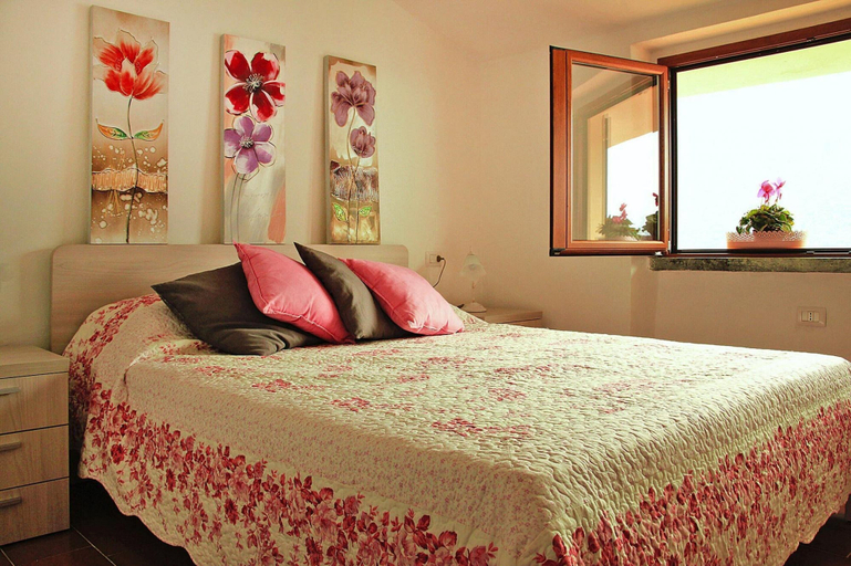 Room 4, Apartment by Lake Como with Stunning Views, Como