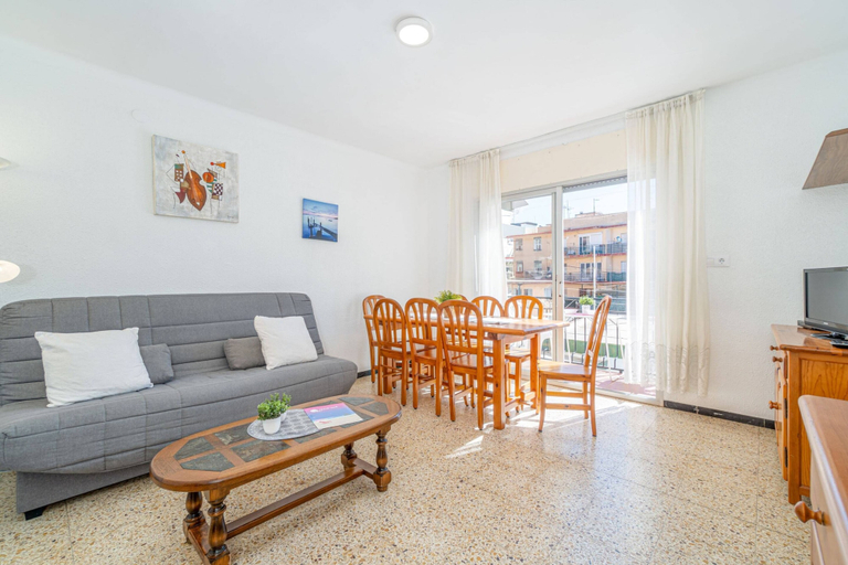 Dining 5, Apartment in Roses Near Sandy Beach, Girona