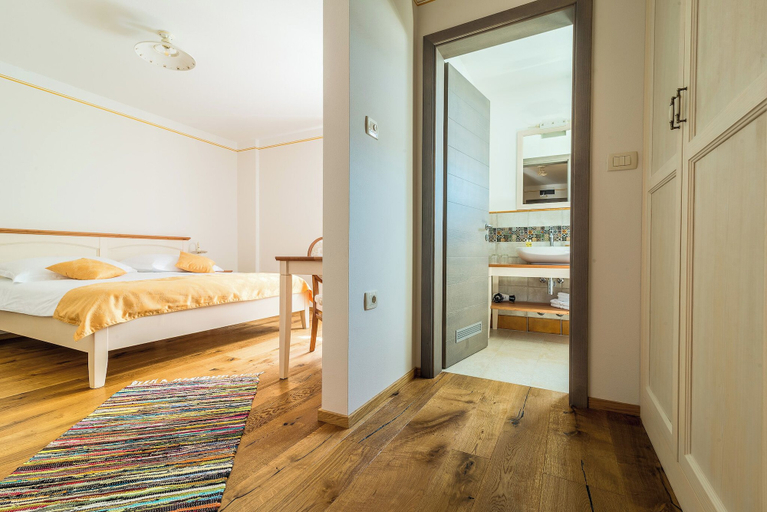 Room 5, Hisa Krasna, Sežana
