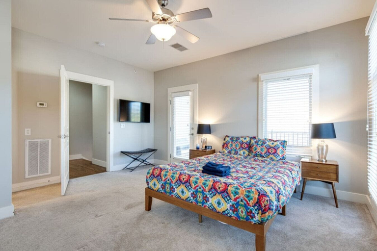 Interior 2, Bring Friends - Nashville Extra Large Rental Condo, Davidson