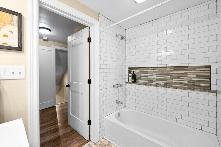 Interior 2, 1BD 102 Madison Ter, Montgomery