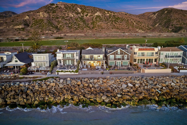 Exterior 5, Seacliff Beach Retreat Amazing Beachfront for 6, Ventura