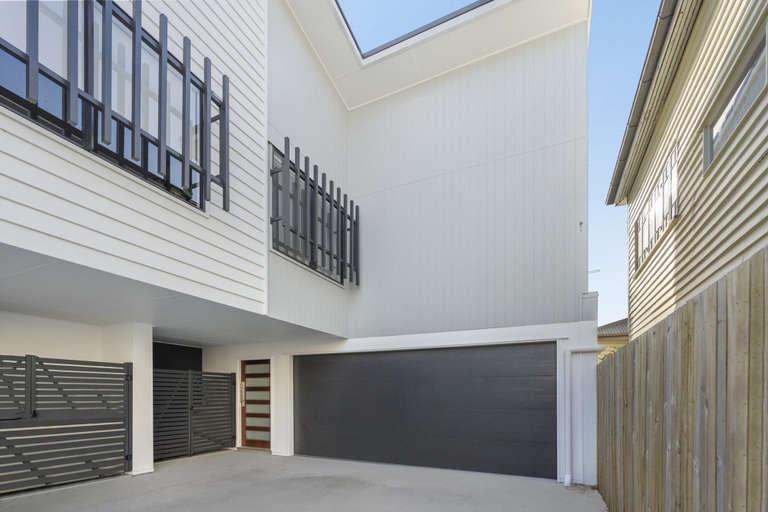 Reception 3, Family Retreat With Garage and Outdoor BBQ, Greenslopes