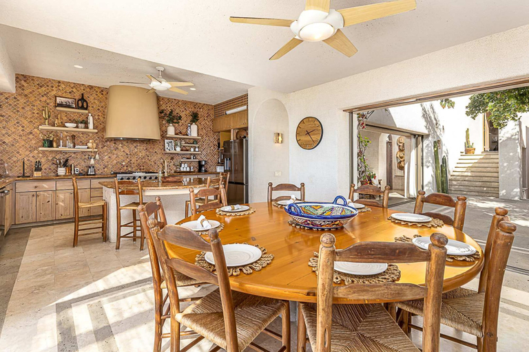 Room 4, w Chic 5BR Oceanview Villa w Pool in Pedregal, La Paz