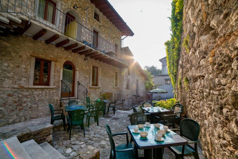 Dining 3, Borgo Alba Apt. w/ Shared Pool, Brescia