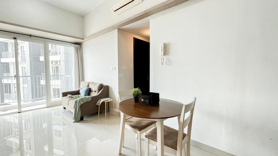 Living area 3, Brown Accent 2Br At Apartment Casa De Parco, Tangerang