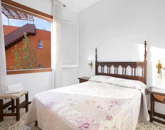 Room 3, Can Benet Apartment With Swimming Pool, Girona