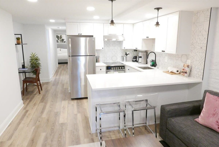 Interior 2, DCs Doorstep - Family Friendly 2 bed Cap Hill Apt, Washington D.C.