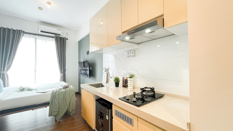 Private kitchen 5, Warm Tone Studio At Sky House Bsd Apartment, South Tangerang