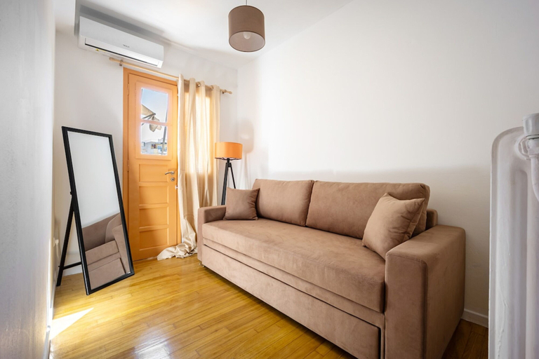Room 2, Sunny 3bd Flat Acropolis View, Attica